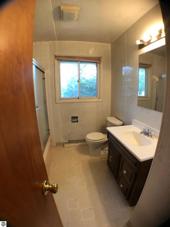 Image 2 of property listing at 1909 Stockman, Mt Pleasant, MI 48858