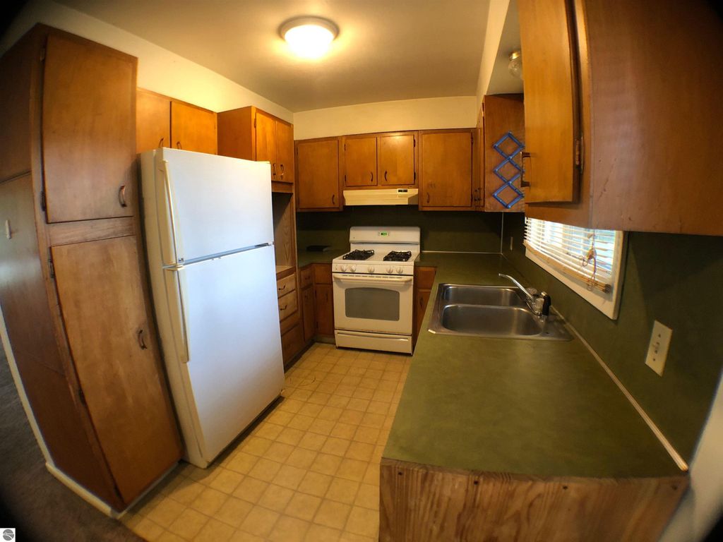 Image 4 of property listing at 1909 Stockman, Mt Pleasant, MI 48858