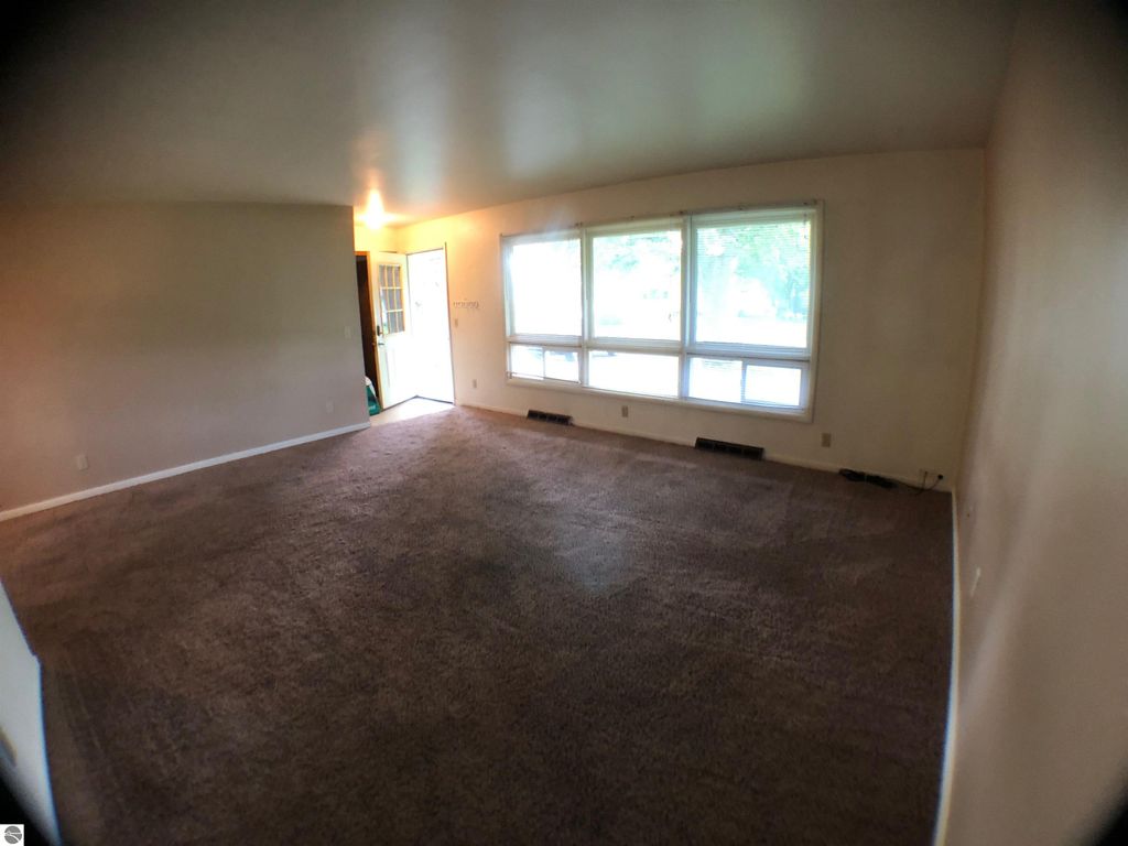 Image 5 of property listing at 1909 Stockman, Mt Pleasant, MI 48858