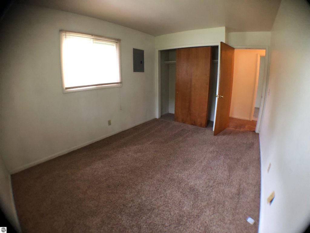 Image 7 of property listing at 1909 Stockman, Mt Pleasant, MI 48858