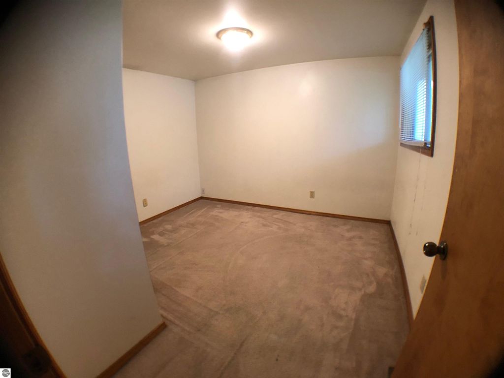 Image 8 of property listing at 1909 Stockman, Mt Pleasant, MI 48858