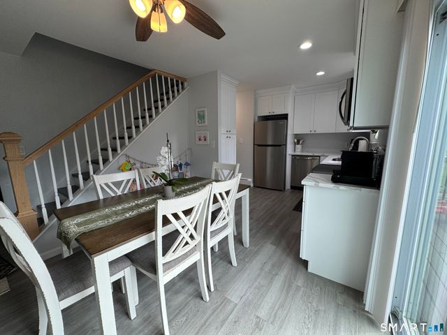 68 Round Tree Drive 3, Naugatuck, CT 06770