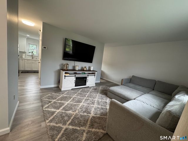 68 Round Tree Drive 3, Naugatuck, CT 06770