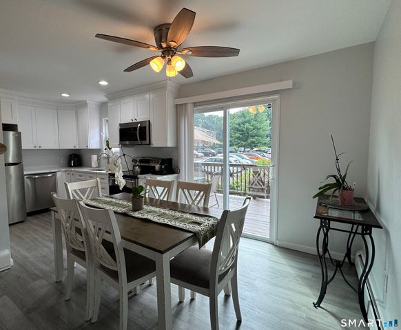 68 Round Tree Drive 3, Naugatuck, CT 06770