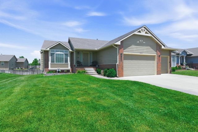 3245 S Bluelake Ct, Wichita, KS 67215