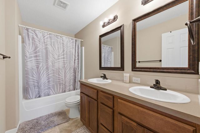 3245 S Bluelake Ct, Wichita, KS 67215
