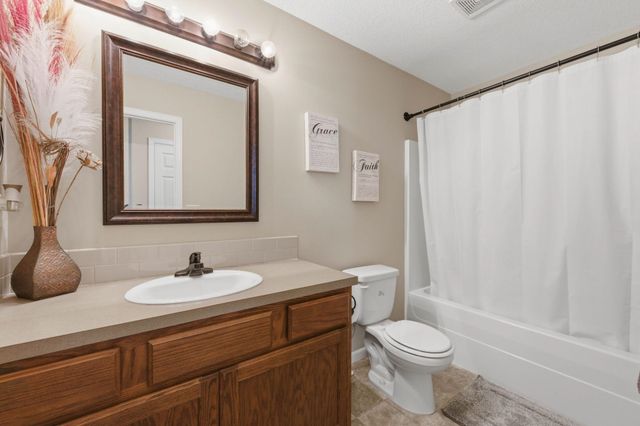 3245 S Bluelake Ct, Wichita, KS 67215