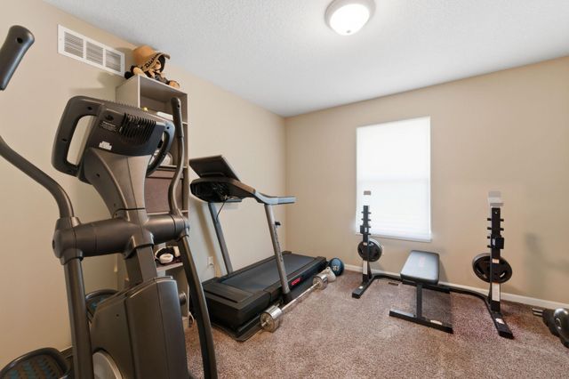 3245 S Bluelake Ct, Wichita, KS 67215