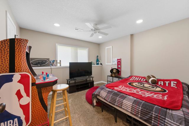 3245 S Bluelake Ct, Wichita, KS 67215