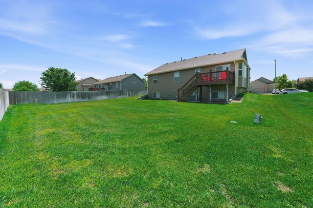 3245 S Bluelake Ct, Wichita, KS 67215