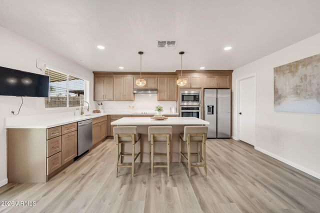 2535 E HOPI Avenue, Mesa, AZ 85204
