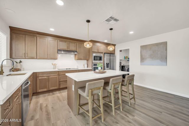 2535 E HOPI Avenue, Mesa, AZ 85204
