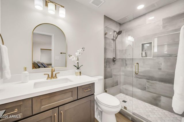 2535 E HOPI Avenue, Mesa, AZ 85204