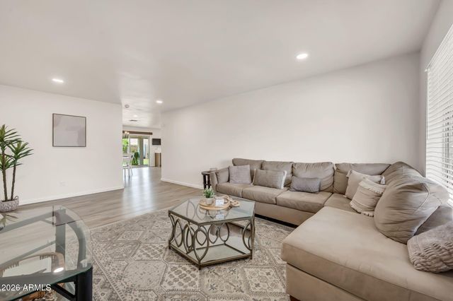 2535 E HOPI Avenue, Mesa, AZ 85204