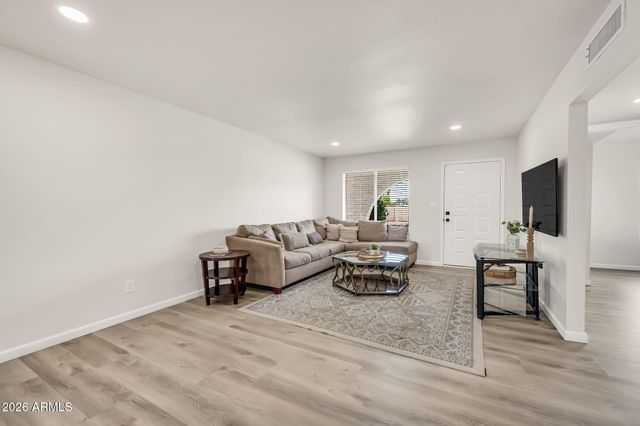 2535 E HOPI Avenue, Mesa, AZ 85204