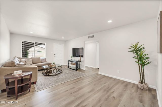 2535 E HOPI Avenue, Mesa, AZ 85204