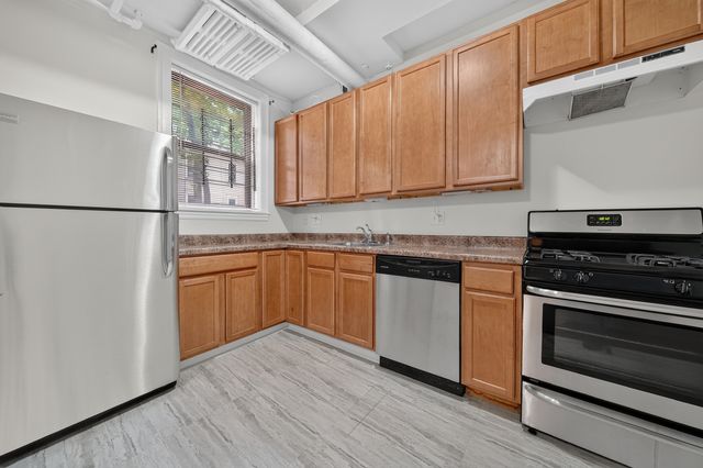 3325 N Lakewood Avenue GDN, Chicago, IL 60657