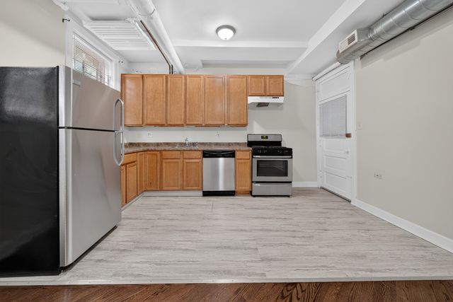 3325 N Lakewood Avenue GDN, Chicago, IL 60657
