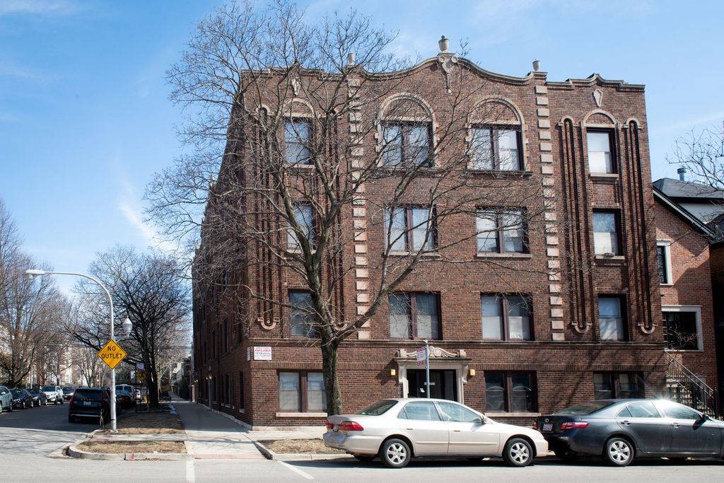 3325 N Lakewood Avenue GDN, Chicago, IL 60657