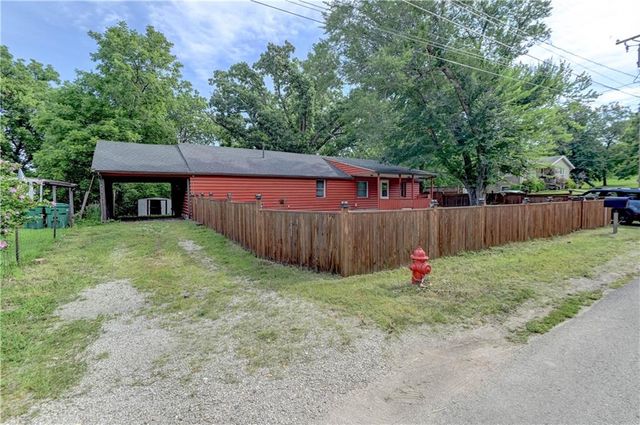 6828 Berry Road, Kansas City, KS 66106