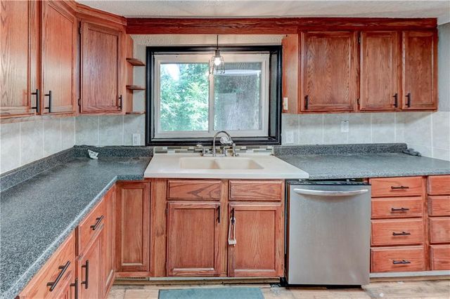 6828 Berry Road, Kansas City, KS 66106