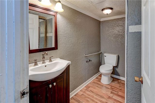 6828 Berry Road, Kansas City, KS 66106