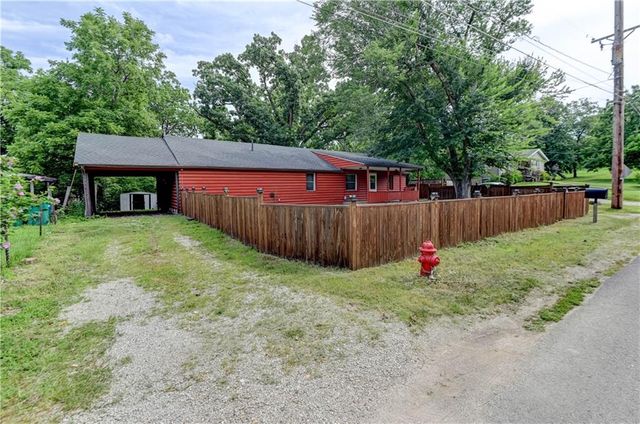 6828 Berry Road, Kansas City, KS 66106