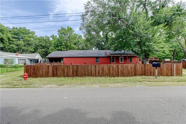 6828 Berry Road, Kansas City, KS 66106