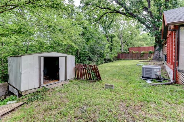 6828 Berry Road, Kansas City, KS 66106