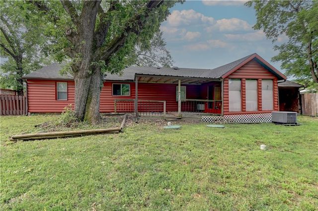 6828 Berry Road, Kansas City, KS 66106
