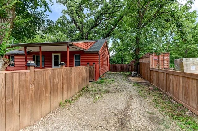 6828 Berry Road, Kansas City, KS 66106
