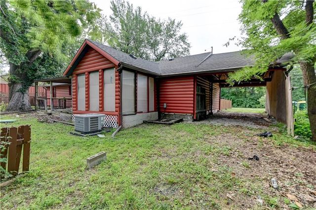 6828 Berry Road, Kansas City, KS 66106