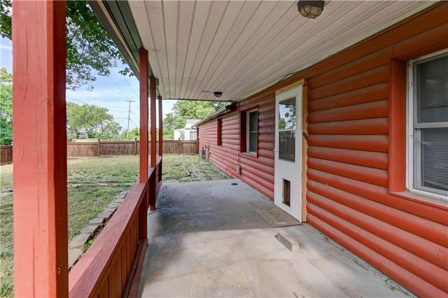 6828 Berry Road, Kansas City, KS 66106