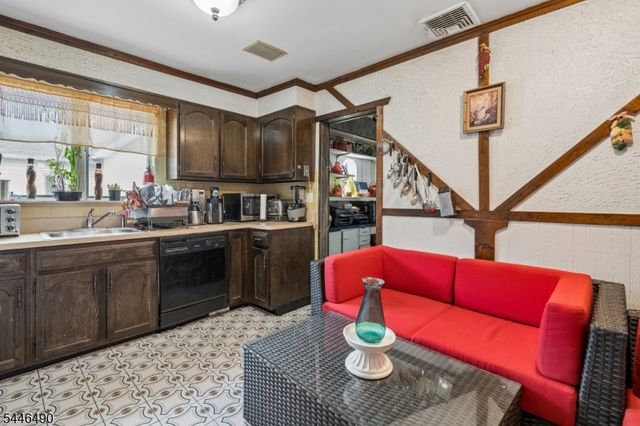 35 Longview St, West Orange Twp., NJ 07052