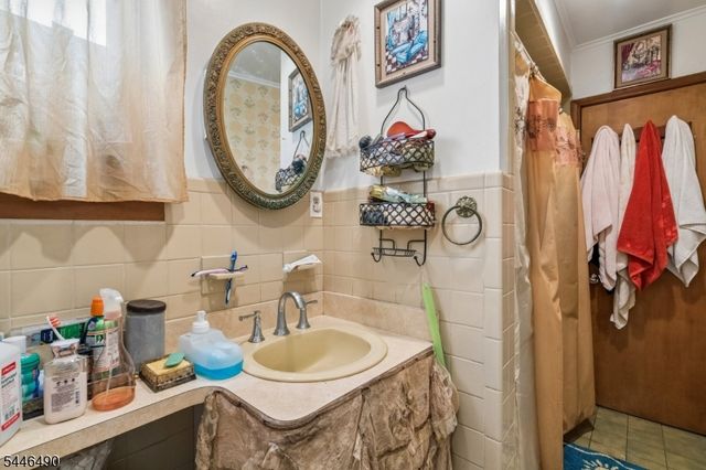 35 Longview St, West Orange Twp., NJ 07052