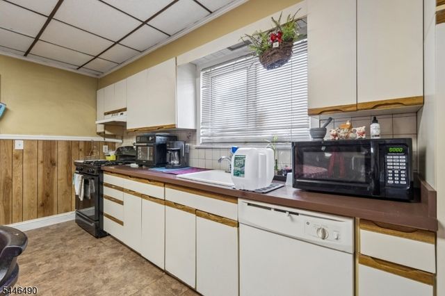 35 Longview St, West Orange Twp., NJ 07052
