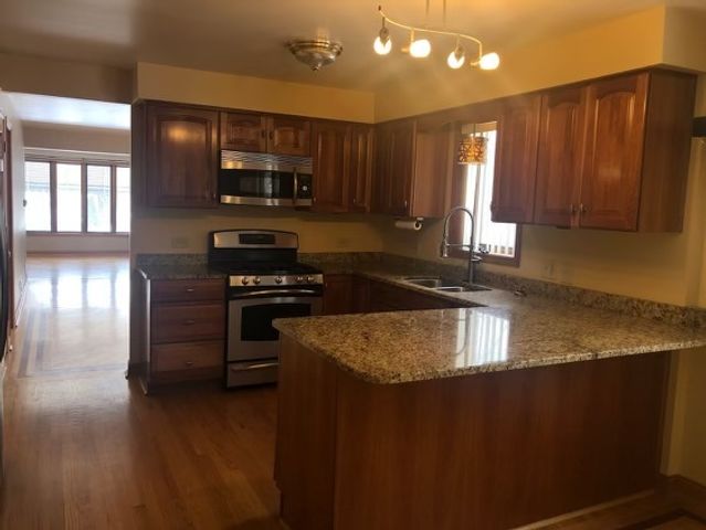 8841 N Chester Avenue 3, Niles, IL 60714