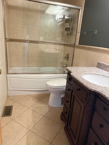 8841 N Chester Avenue 3, Niles, IL 60714