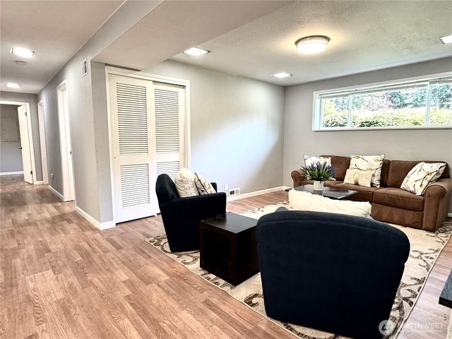 14820 NE 12th Street, Bellevue, WA 98007