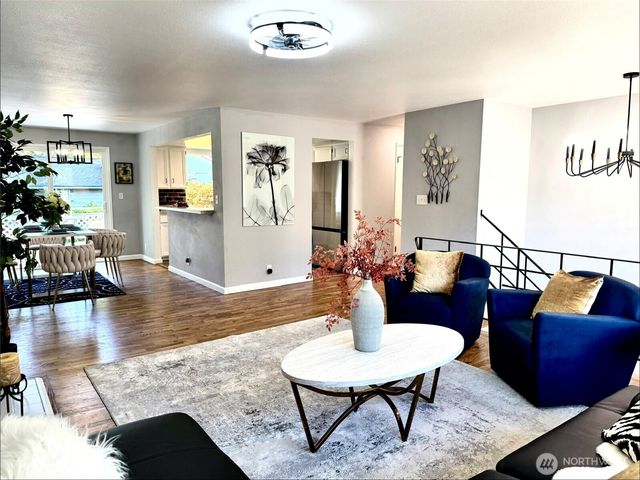 14820 NE 12th Street, Bellevue, WA 98007