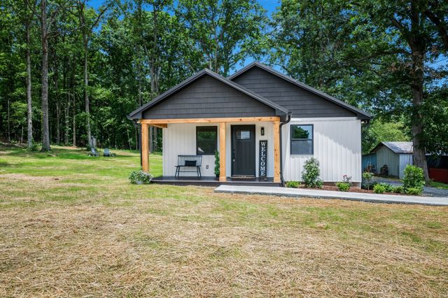 704 Pond Rd, Dickson, TN 37055