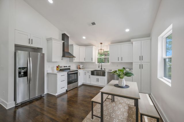 704 Pond Rd, Dickson, TN 37055