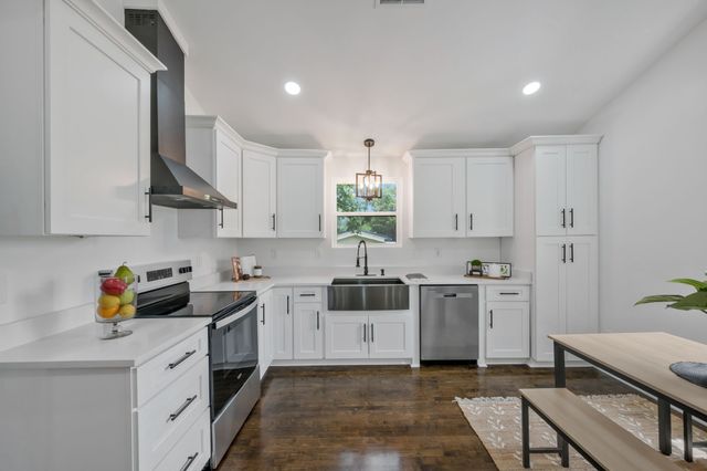 704 Pond Rd, Dickson, TN 37055