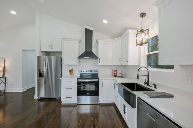 704 Pond Rd, Dickson, TN 37055