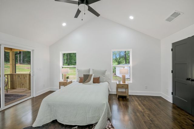 704 Pond Rd, Dickson, TN 37055