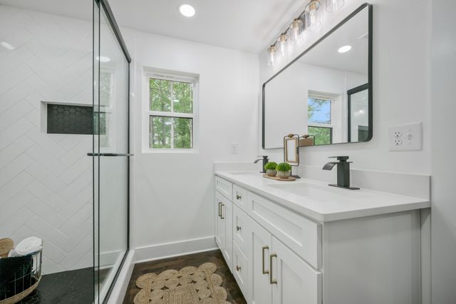 704 Pond Rd, Dickson, TN 37055