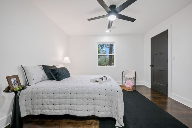 704 Pond Rd, Dickson, TN 37055