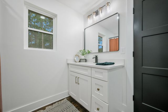 704 Pond Rd, Dickson, TN 37055