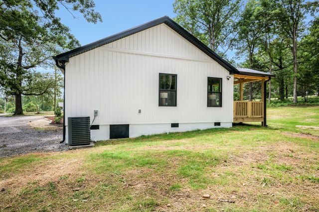 704 Pond Rd, Dickson, TN 37055