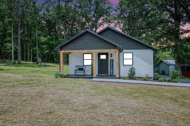 704 Pond Rd, Dickson, TN 37055